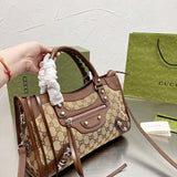 Ziva's Charm handbag – detail view (one versatile size)