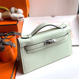  Sophisticated shoulder bag front view