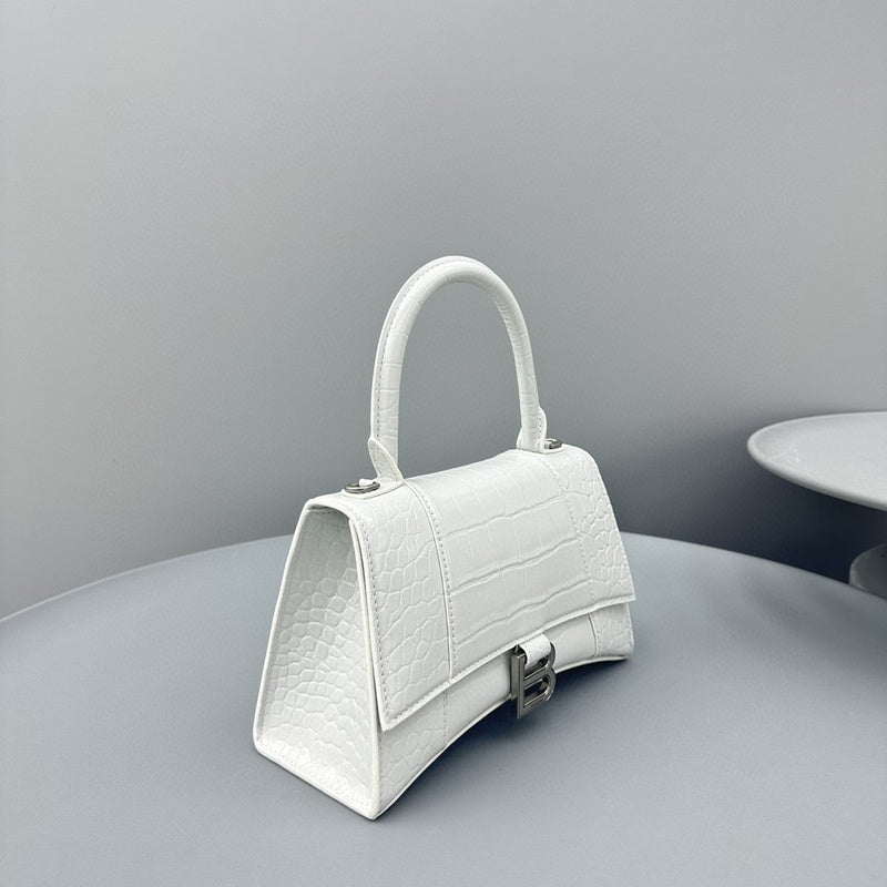 Zivas Charm Effortless Elegance Statement Handbag (Modern Wardrobe Staple) – Lifestyle Shot