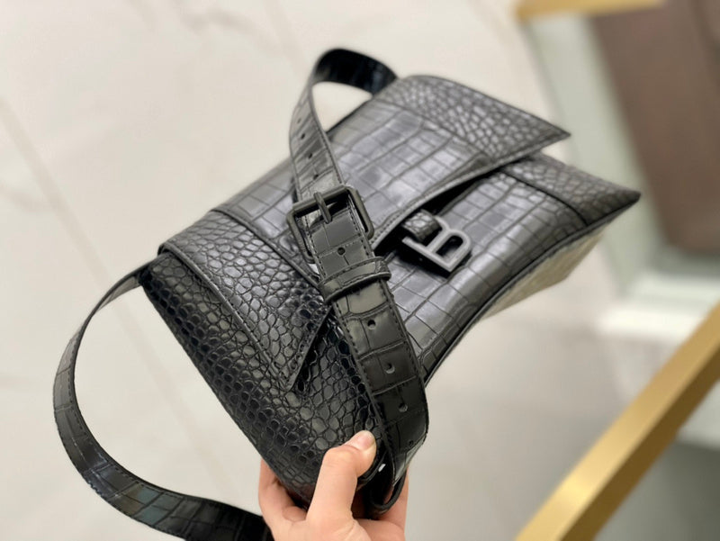 Ziva's Charm handbag – back view (one versatile size)