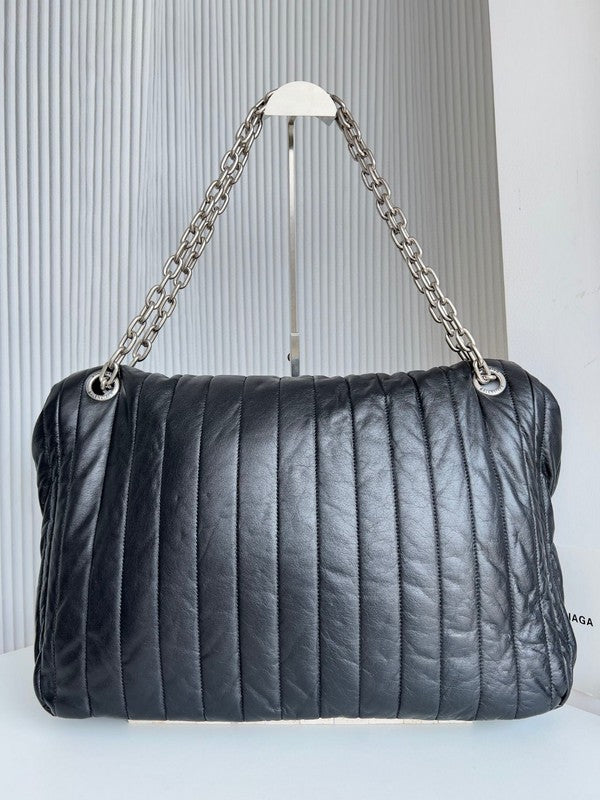 Zivas Charm Streamlined Design Fashion Handbag (Polished Everyday Piece) – Lifestyle Shot