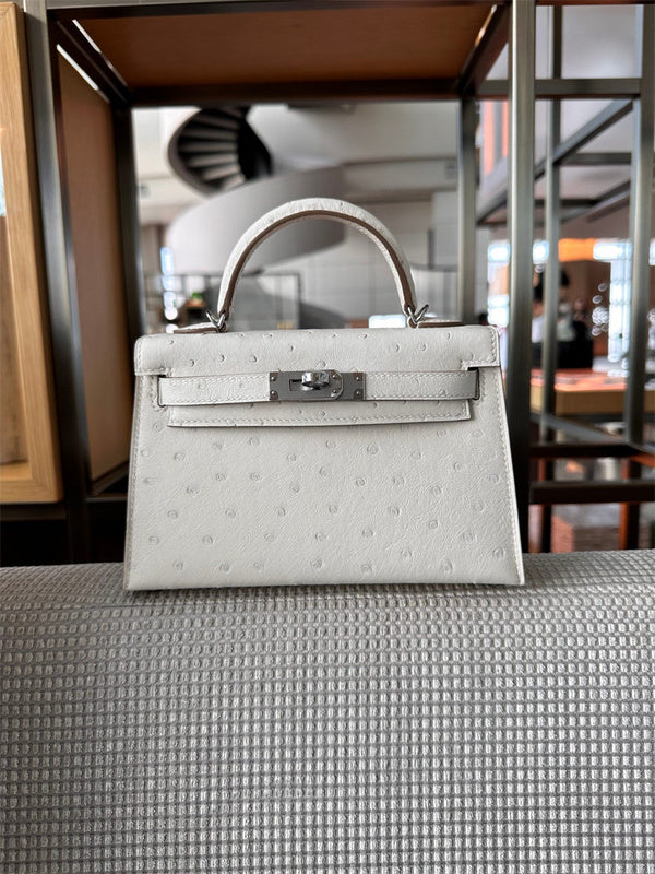  Effortless handbag front view 7