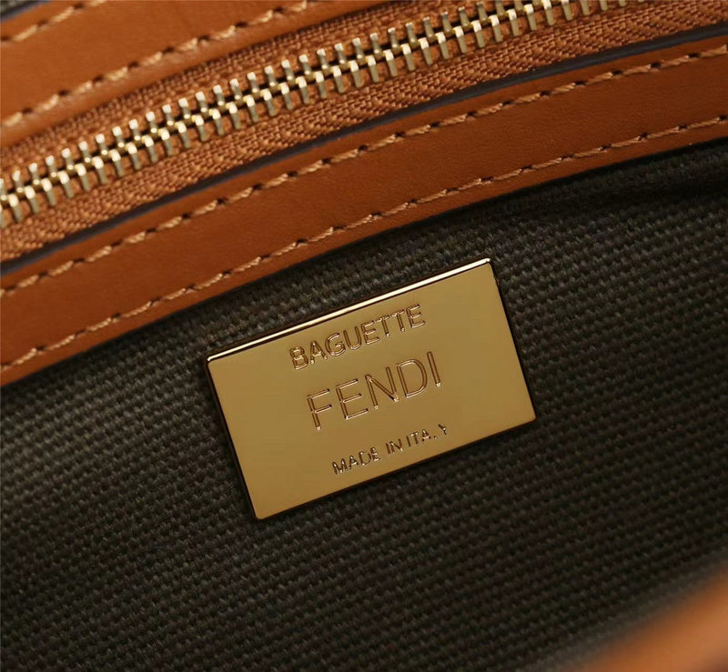 Ziva's Charm handbag – detail view (Standard Size)