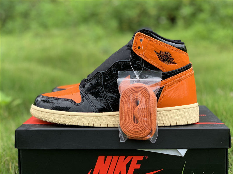 Nike Men's & Women's Luxury Low-Top Trainers — Style 129 back view
