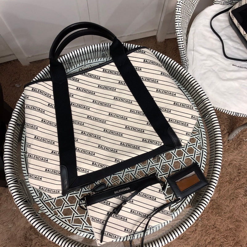 Front view of chic classic women's handbag – women's designer-style accessory