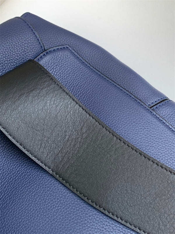 Ziva's Charm handbag – detail view (33cm*44.5cm*19cm)