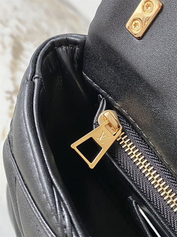  handbag close-up of hardware and finish 11