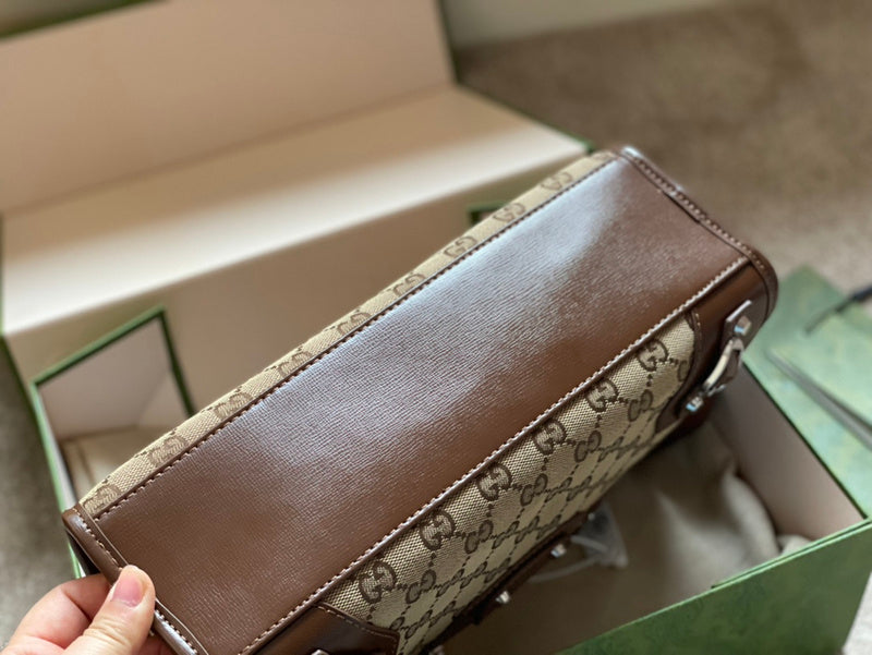 Ziva's Charm handbag – carry view (one versatile size)
