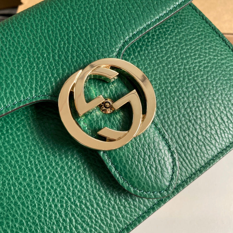 Handle and strap detail of refined classic women's handbag – women's luxury accessory