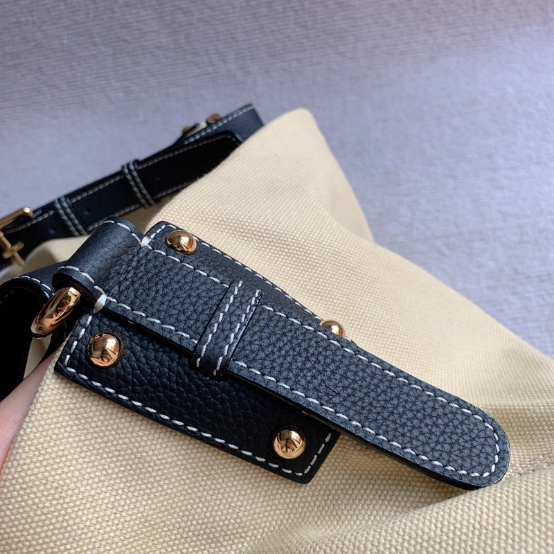 Ziva's Charm handbag – close-up view (33cm*33cm*16cm)