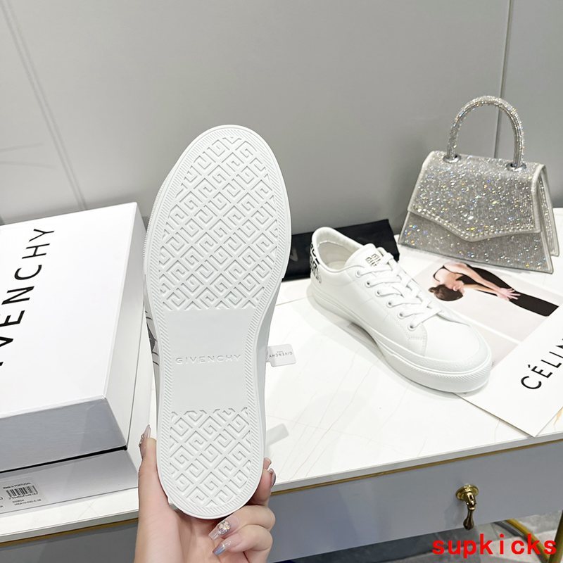 Givenchy shoes Style 042 - logo and branding close-up