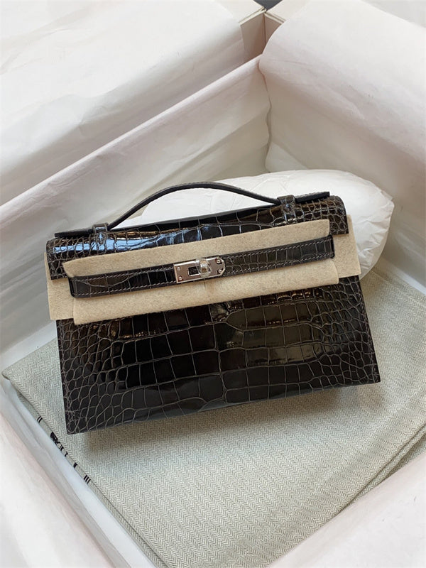  carryall bag close-up of hardware and finish 35
