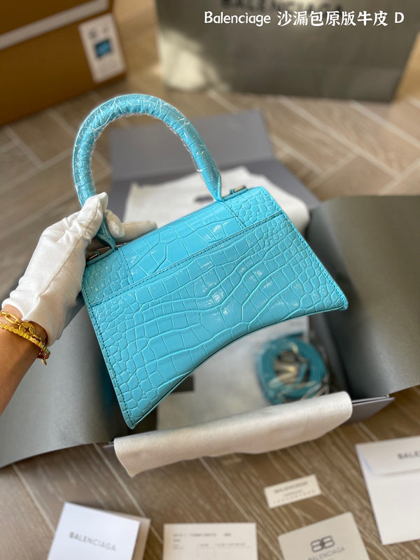 Ziva's Charm handbag – interior view (one versatile size)
