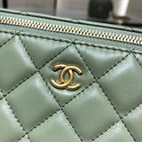  handbag, compact everyday style, image 4
