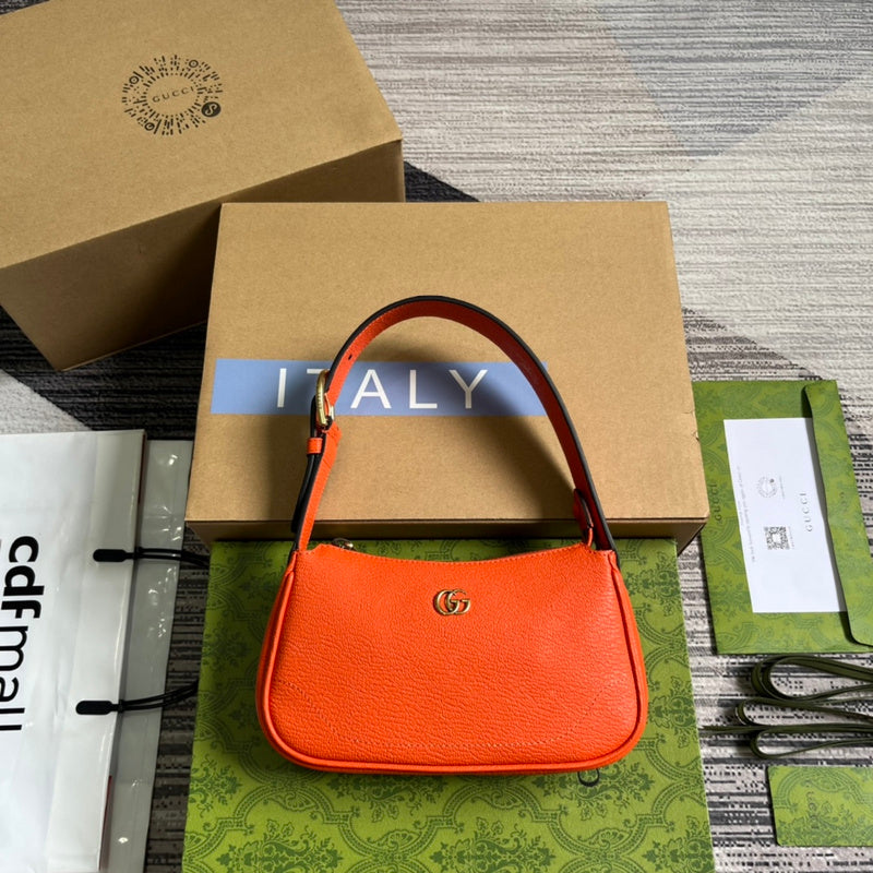 Side profile of everyday-luxe sleek women's handbag – women's designer-style accessory
