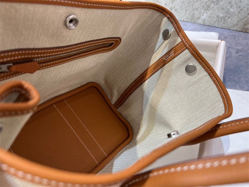  sleek everyday bag detail view showing craftsmanship 26