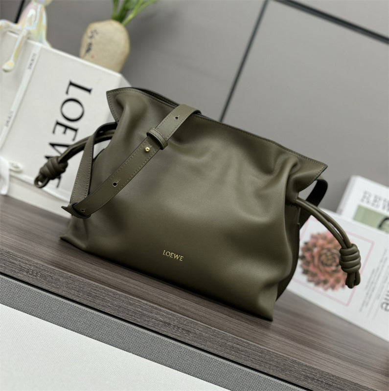 Ziva's Charm handbag – front view (30cm*24.52cm*10.5cm)