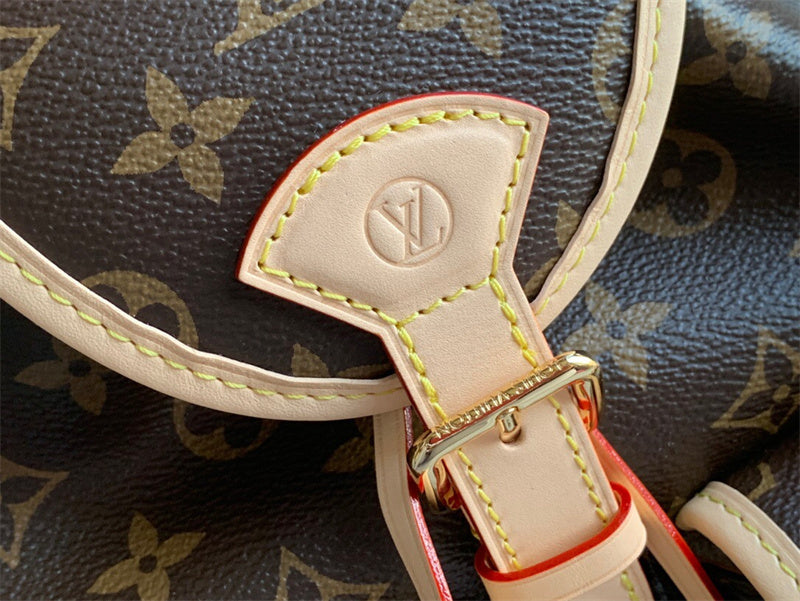  crossbody bag interior and compartment view