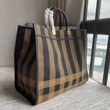 Ziva's Charm handbag – close-up view (40cm*20cm*35cm)
