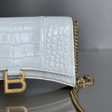 Zivas Charm Modern Minimalist Look Statement Handbag (Effortless Style Upgrade) – Styled Look