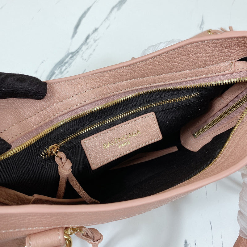 Zivas Charm Contemporary Flair Fashion Handbag (Refined Modern Silhouette) – Detail View