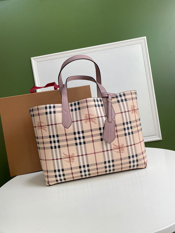 Ziva's Charm handbag – front view (one versatile size)