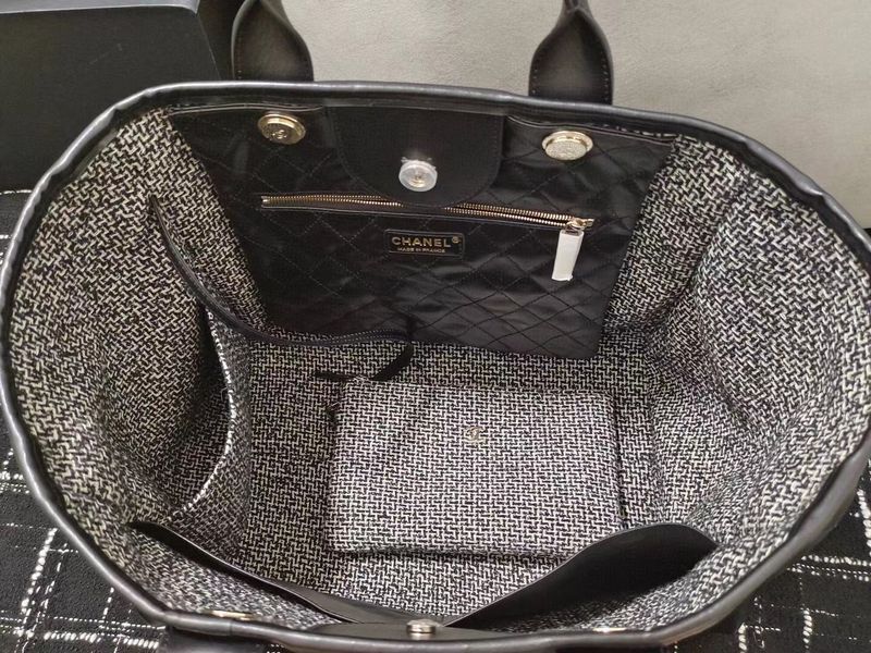 Zivas Charm Timeless Appeal Designer Handbag (Effortless Style Upgrade) – Back View