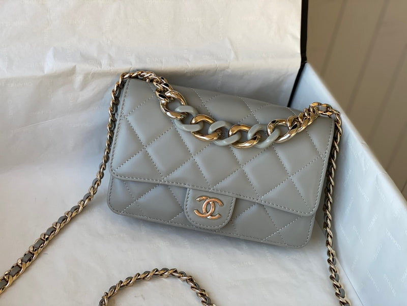  mid purse view 1