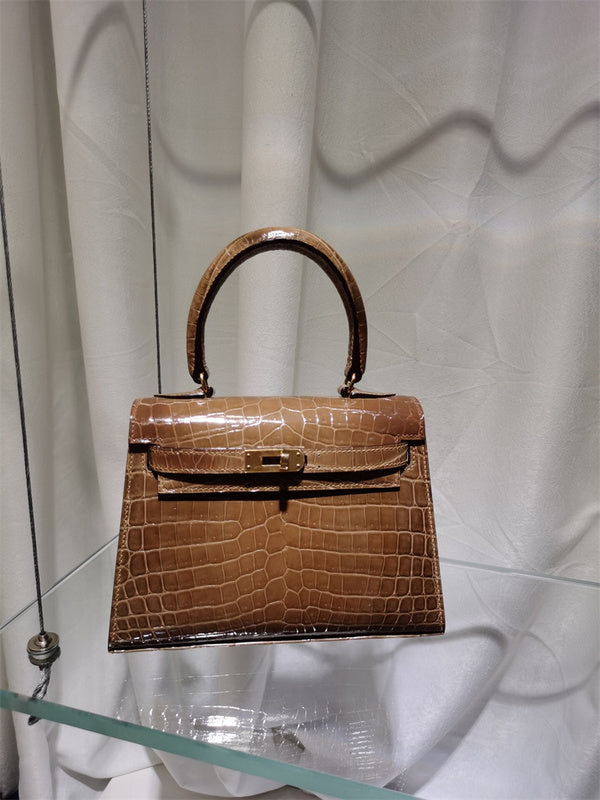  everyday structured bag detail view showing craftsmanship
