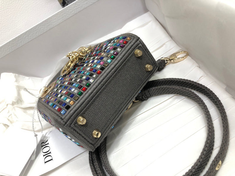 Styled lifestyle shot of elevated everyday-luxe women's handbag – women's premium purse