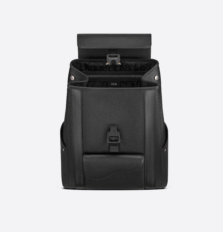 Handle and strap detail of sleek refined women's handbag – women's designer-style accessory