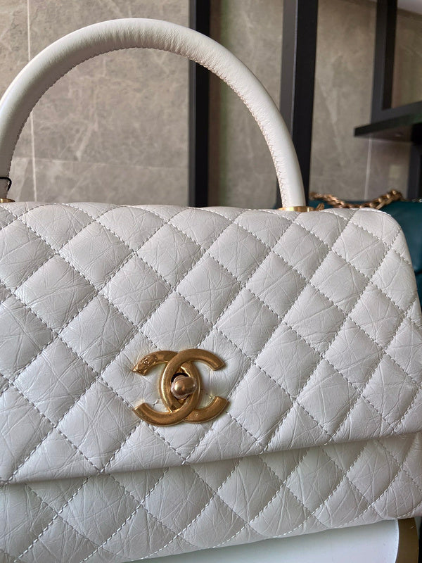  spacious purse view 4