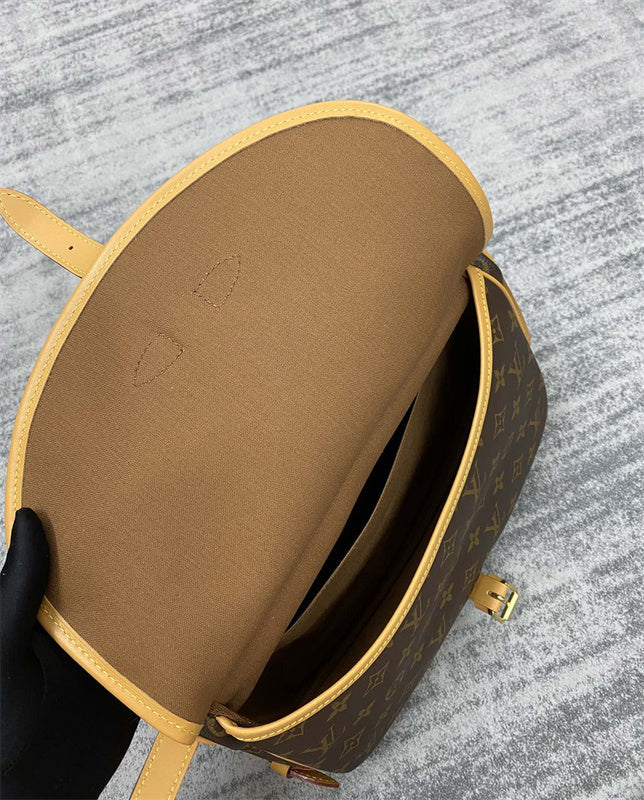  shoulder bag interior and compartment view 9