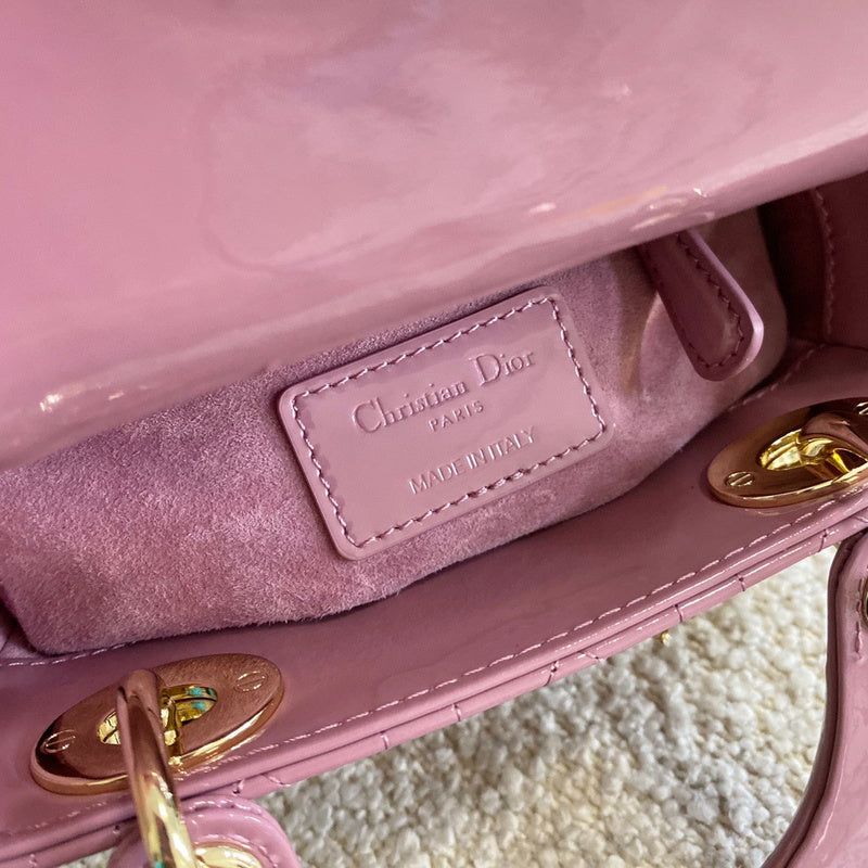 Front view of elevated chic women's handbag – women's everyday handbag