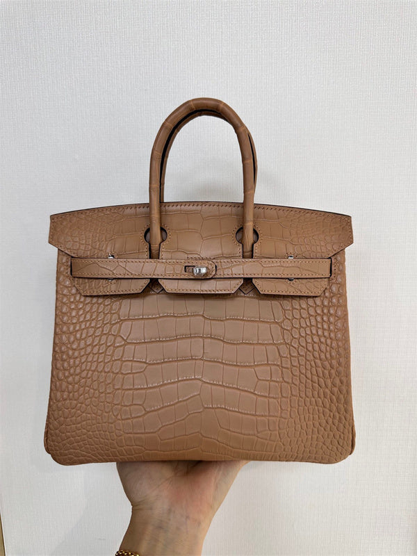  chic shopper bag styled with outfit 12