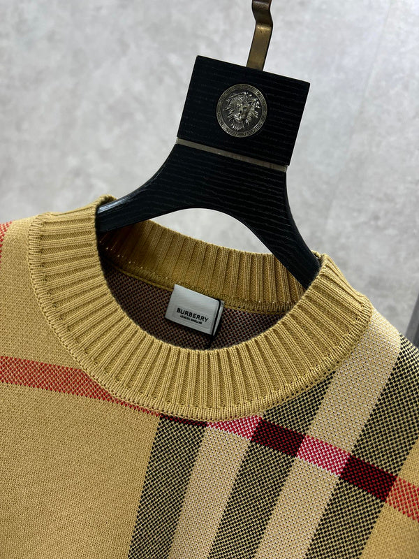 Back view of Burberry luxury piece style No.330