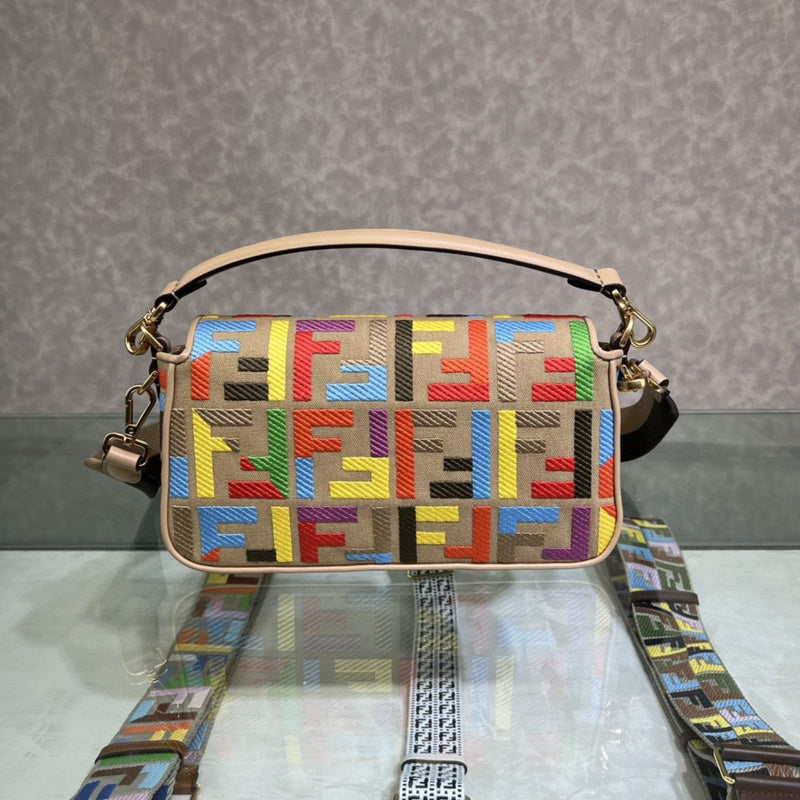 Ziva's Charm handbag – close-up view (27cm*6cm*15cm)