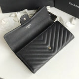 Zivas Charm Chic Craftsmanship Everyday Handbag (Timeless Wardrobe Addition) – Close-Up Detail