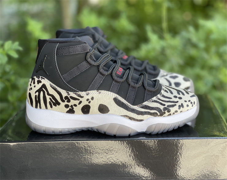 Nike Men's & Women's Luxury Fashion Trainers — Style 174 front view