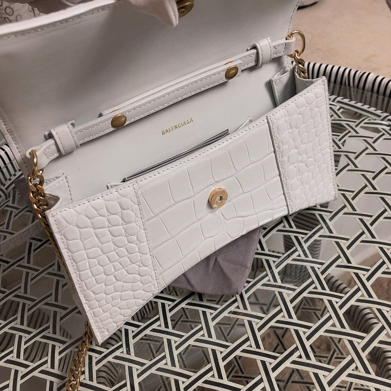 Front view of premium classic women's handbag – women's everyday handbag
