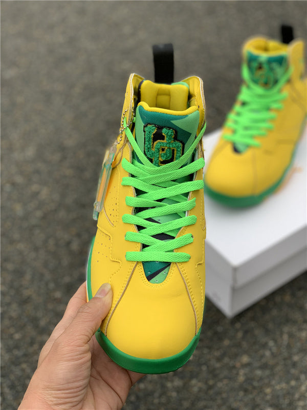 Nike Men's & Women's Designer Lifestyle Shoes — Style 032 angle view