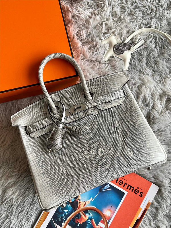  sophisticated carryall bag detail view showing craftsmanship 8