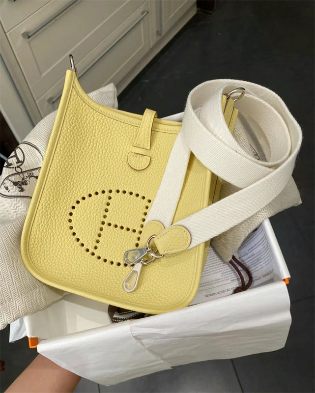  carryall bag interior and compartment view