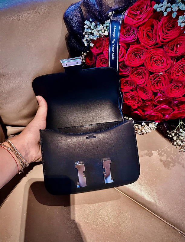  handbag interior and compartment view 9