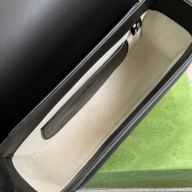 Fluid handbag styled for everyday wear