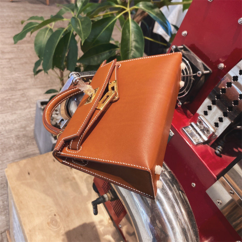 Essential carryall bag front view 7
