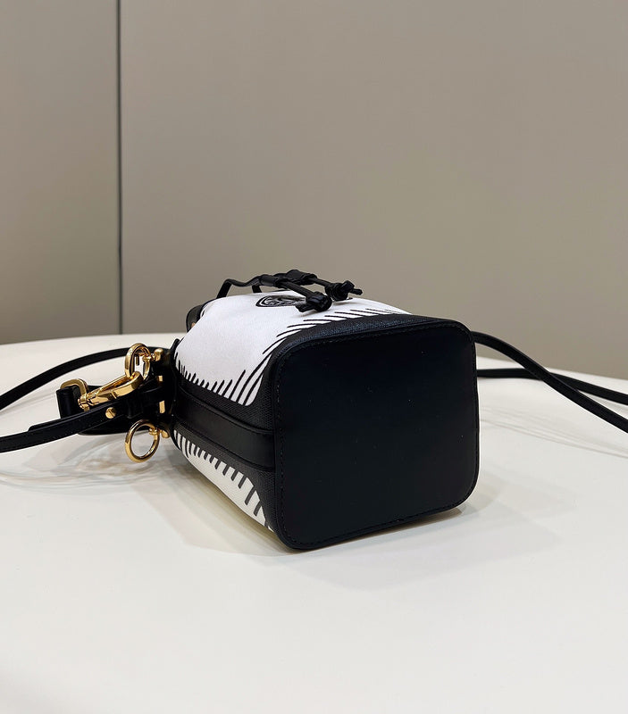 Ziva's Charm handbag – front view (12cm*18cm*10cm)