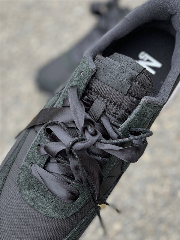 Nike Men's & Women's Premium Low-Top Trainers — Style 025 detail view