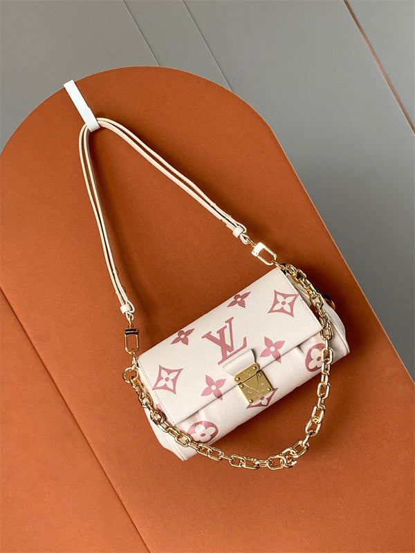  Polished structured bag carried on shoulder