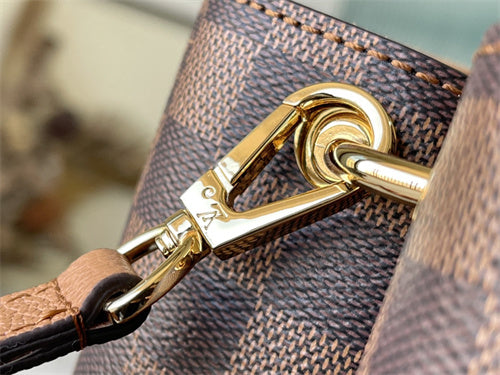  shoulder bag interior and compartment view 9